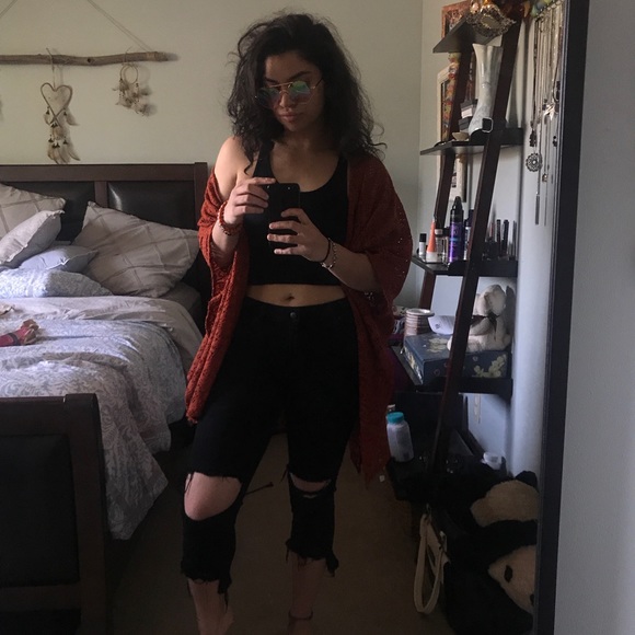 Meet your Posher, Becca - Picture 3 of 4